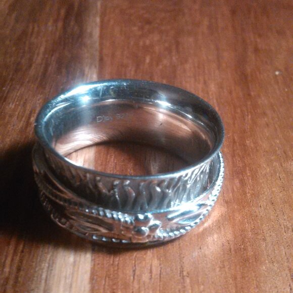Sterling Silver Spinner Band Ring (size 8) - Picture 6 of 13